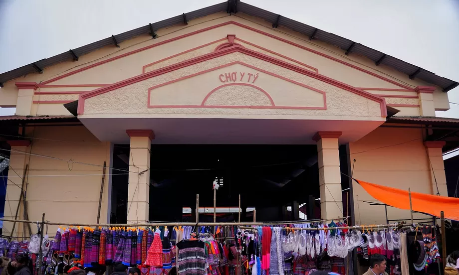 Chợ phiên Y Tý